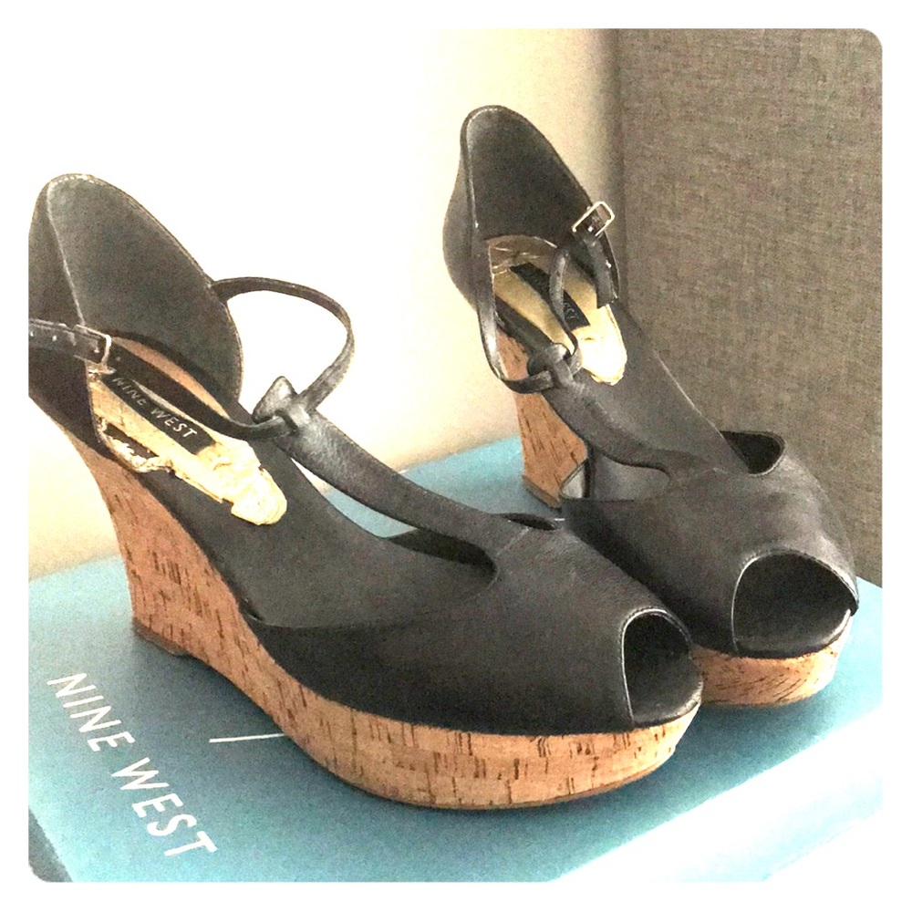 Black Corkscrew Wedges